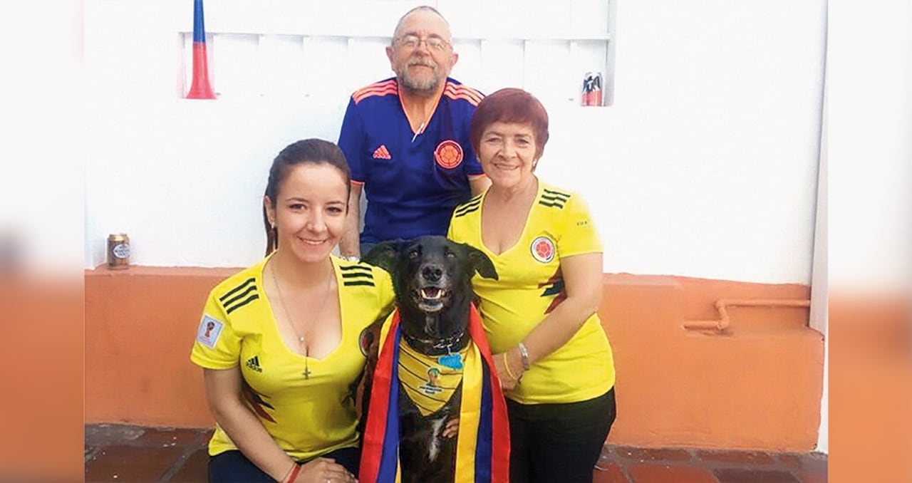 La familia Aristizábal Bedoya con Dino, la mascota que siempre tendrán en su memoria.
