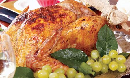 Pavo con salsa negra y compota de manzana