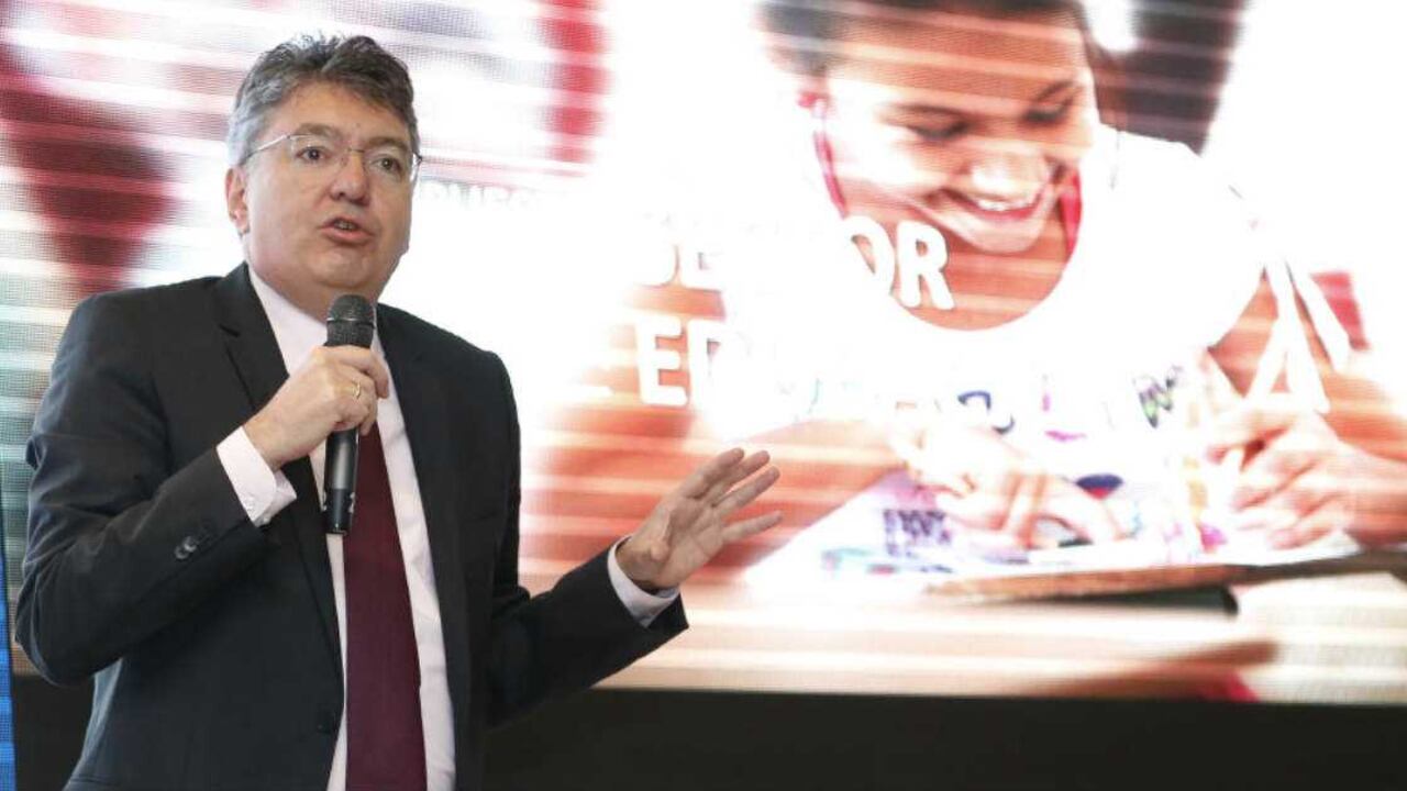 El ministro de Hacienda, Mauricio Cárdenas, durante su intervención en la Cumbre Líderes por la Educación.