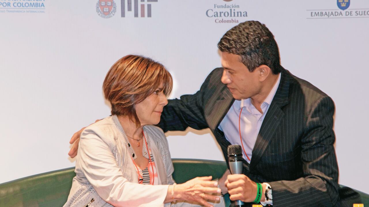 Regis Ortiz, desmovilizado de las Farc, le pidió perdón a Martha Amorocho, víctima del atentado a El Nogal, en un inesperado encuentro en este club.