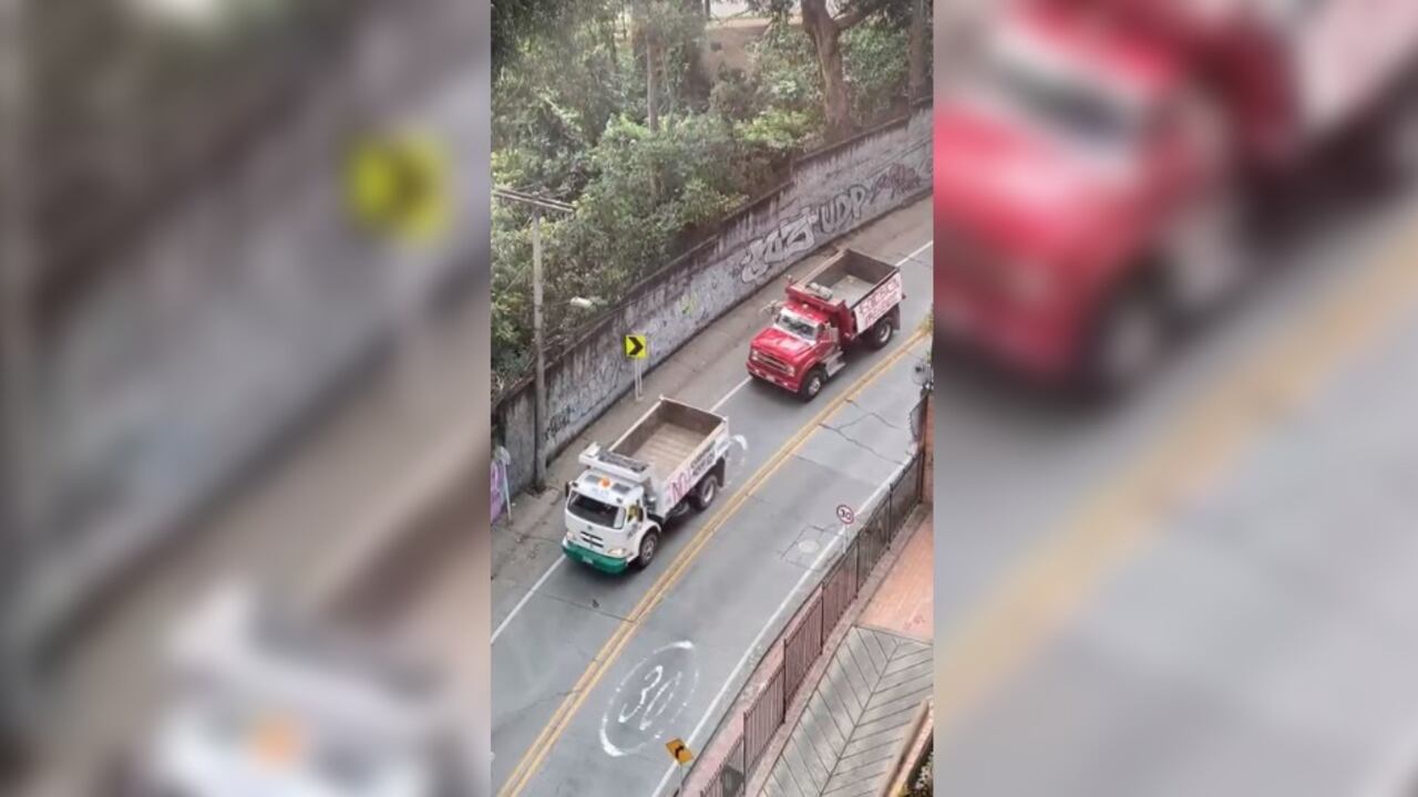 El paso de transportadores por la vía a La Calera