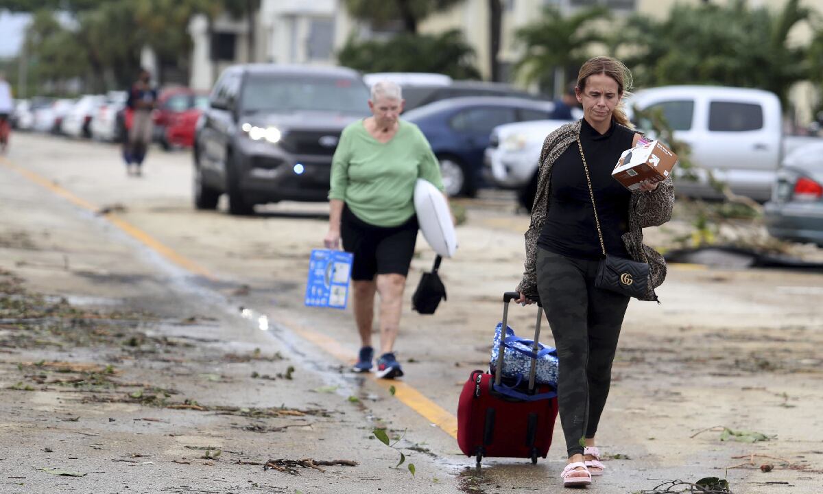 Algunos habitantes se desplazaron a albergues para recibir el paso del huracán