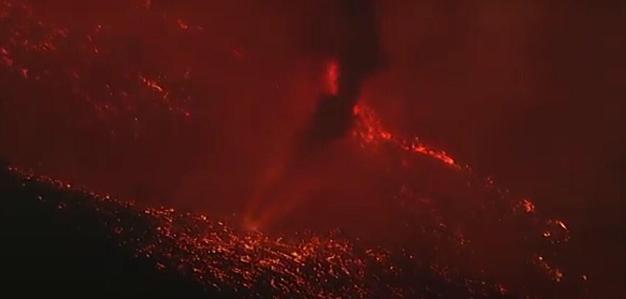 Los tornados de fuego pueden alcanzar velocidades de viento de entre 180 y 220 km/h, lo que los coloca en la categoría de tornados EF-2, capaces de causar graves daños en su trayectoria.