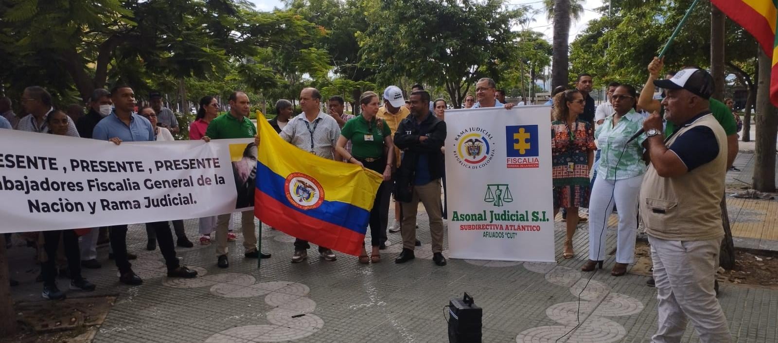 El plantón se dio justo frente a la sede de la Fiscalía
