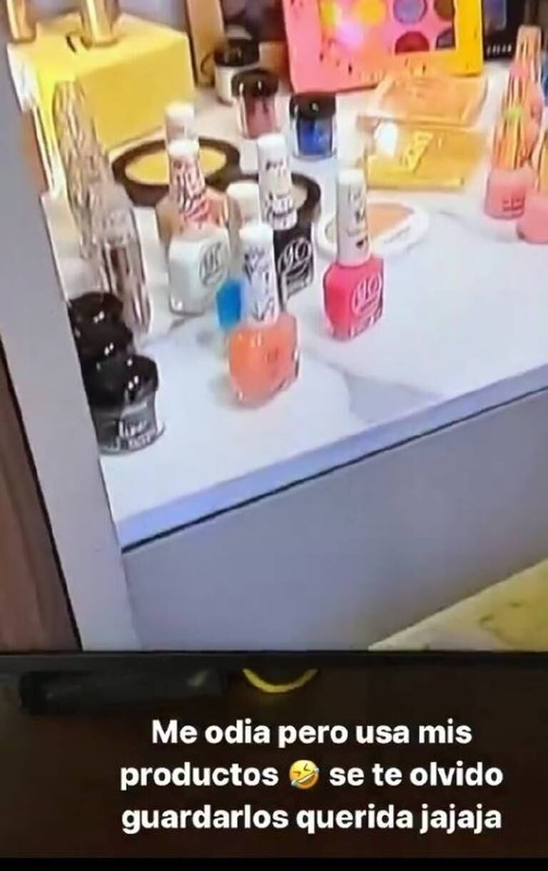 Captura de pantalla de la historia en la que Yina mostró los productos de su marca en propiedad de 'Epa Colombia'.