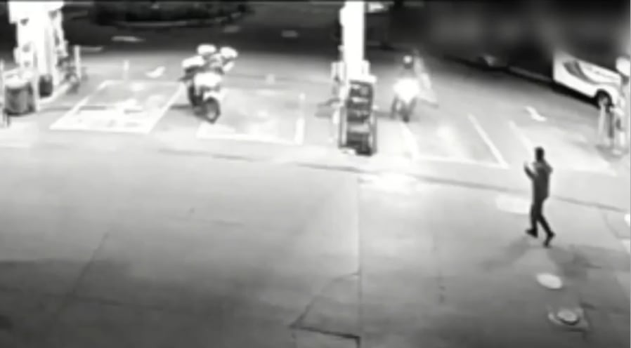 Capturan en flagrancia a dos armados tras robo a gasolinera en Suba.