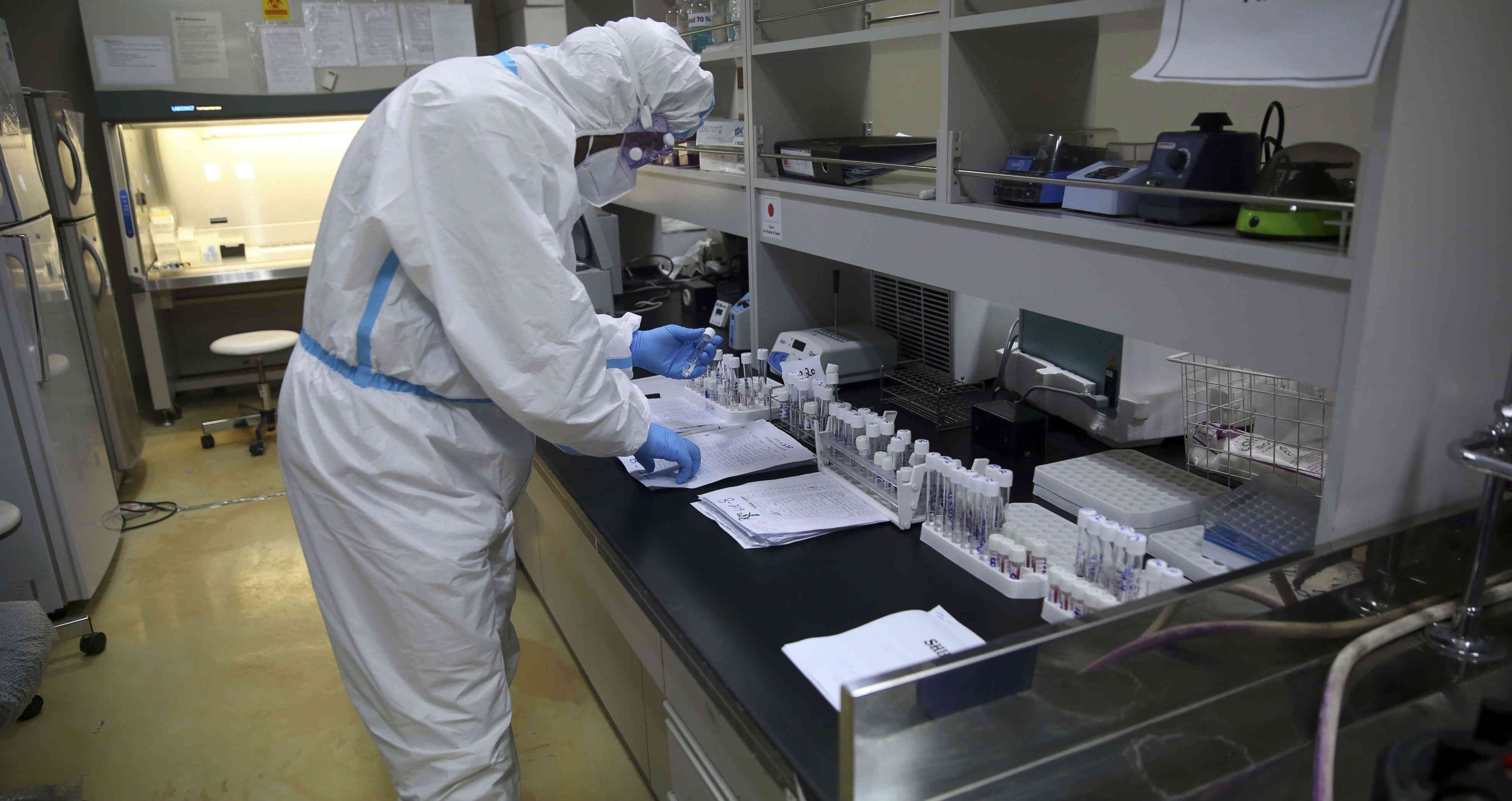 The Gateway Pundit, un sitio web que publica con frecuencia afirmaciones inexactas, informó a principios de año que un estudio de la Universidad de Stanford encontró que el uso de mascarillas, que autoridades sanitarias en todo el mundo recomiendan para ayudar a frenar la propagación de la covid-19, era “ineficaz” y dañino.