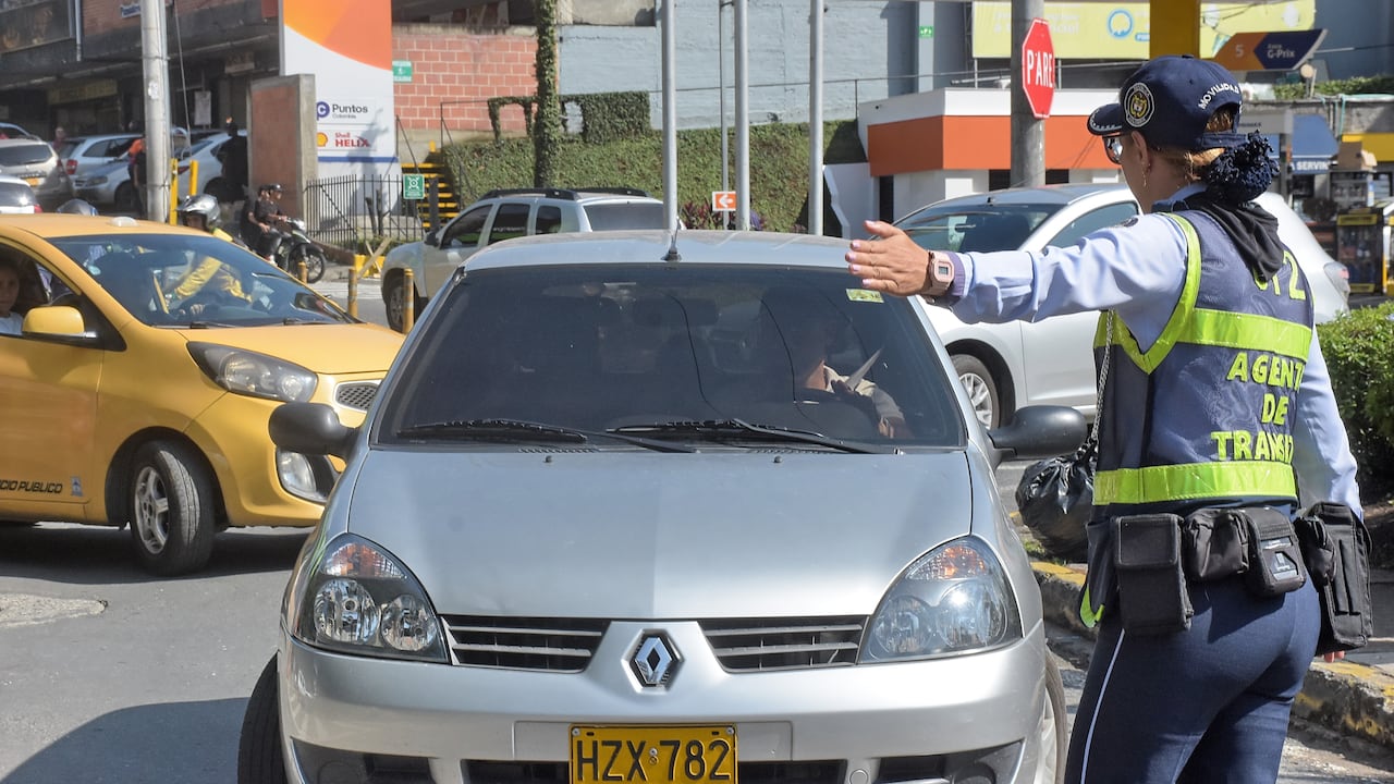 El pico y placa aplica para todos los vehículos que ingresen y circulen por la ciudad