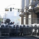 Military police officers stand guard outside the Quemado Palace at Plaza Murillo in La Paz on June 26, 2024. Bolivian President Luis Arce on Wednesday slammed an attempted "coup d'etat" after soldiers and tanks deployed outside government buildings and tried to knock down a door of the presidential palace, before pulling back. (Photo by AIZAR RALDES / AFP)