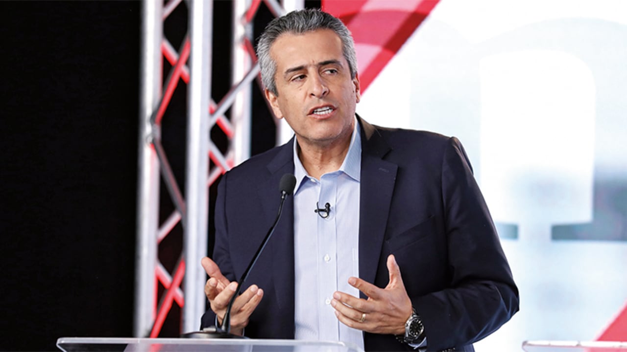 Luis Fernando Velasco, nuevo ministro del Interior, se enfrenta a un panorama adverso por la falta de tiempo para tramitar los proyectos clave del Gobierno.