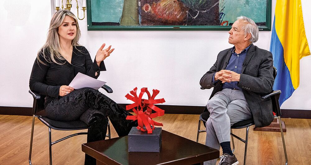 El ministro habló con Vicky Dávila, directora de SEMANA, sobre todo lo que enfrenta en su cartera.