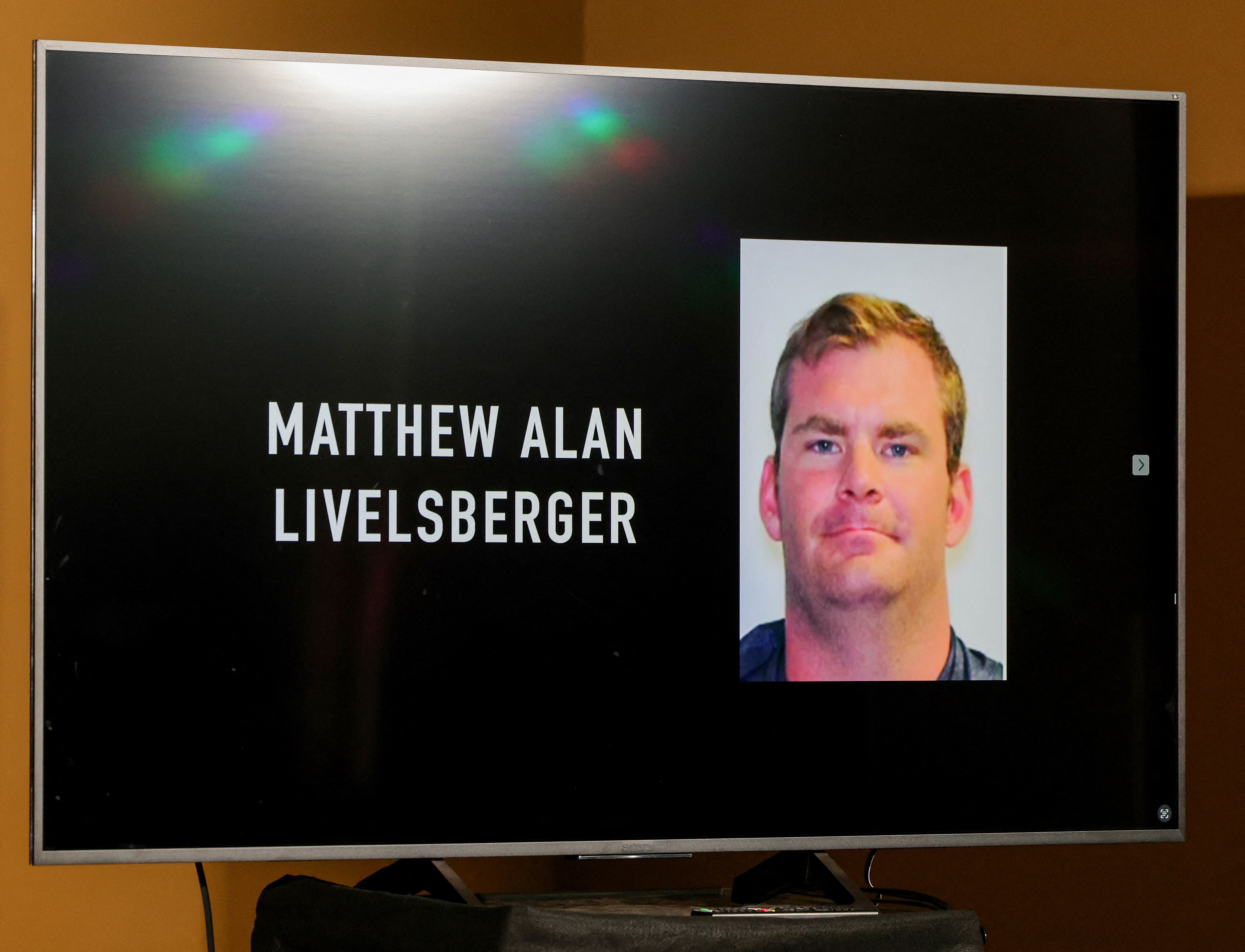 Las autoridades, que encontraron documentos de identificación en el lugar, creen que se trata de Matthew Alan Livelsberger, un militar de 37 años, originario de Colorado.
