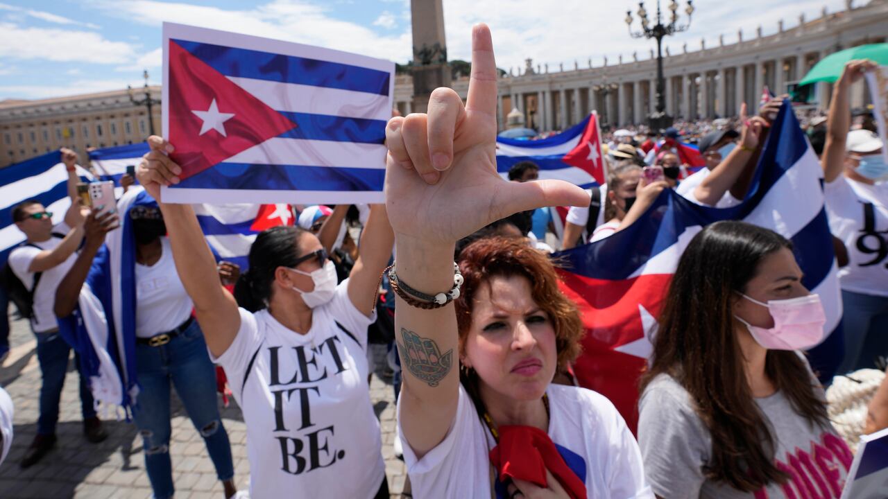 Biden ordenó la revisión del personal de la embajada estadounidense en La Habana