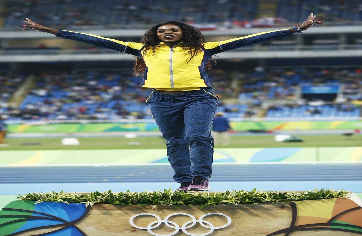 La colombiana, desde lo más alto del podio. EFE/EPA/YOAN VALAT 