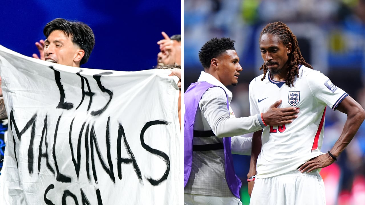 El cartel que sacaron los jugadores argentinos (izq) tras la eliminación a Inglaterra en las semifinales del Mundial 2026.