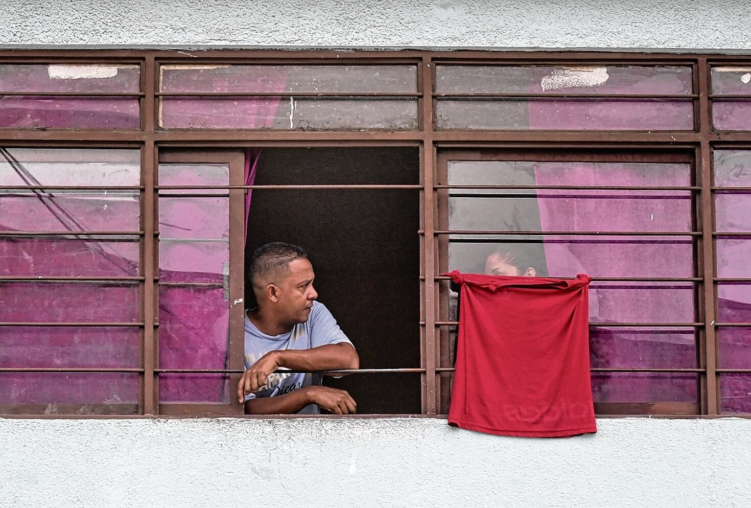 La aparición de trapos rojos no solo ha ocurrido en el barrio San Bosco o la Comuna 18, zona de ladera, sino también en diferentes ciudades de Colombia, como Bogotá, Medellín o Barranquilla.