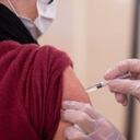 Algunos grupos en la sociedad tendrán prioridad a la hora de recibir las vacunas aprobadas.