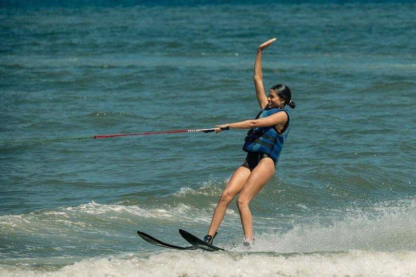 Las candidatas al reinado de Capitana Distrital también participan de los Juegos Náuticos y Deportivos.