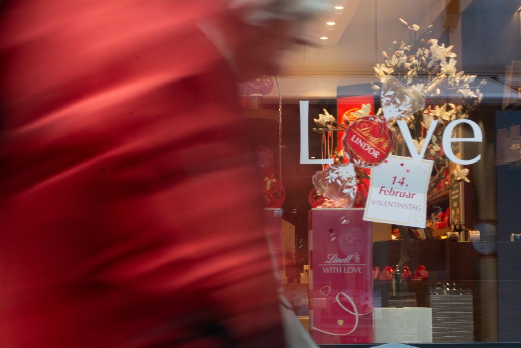 Foto de referencia sobre la celebración de San Valentín en Estados Unidos (Foto de Ying Tang/NurPhoto via Getty Images)