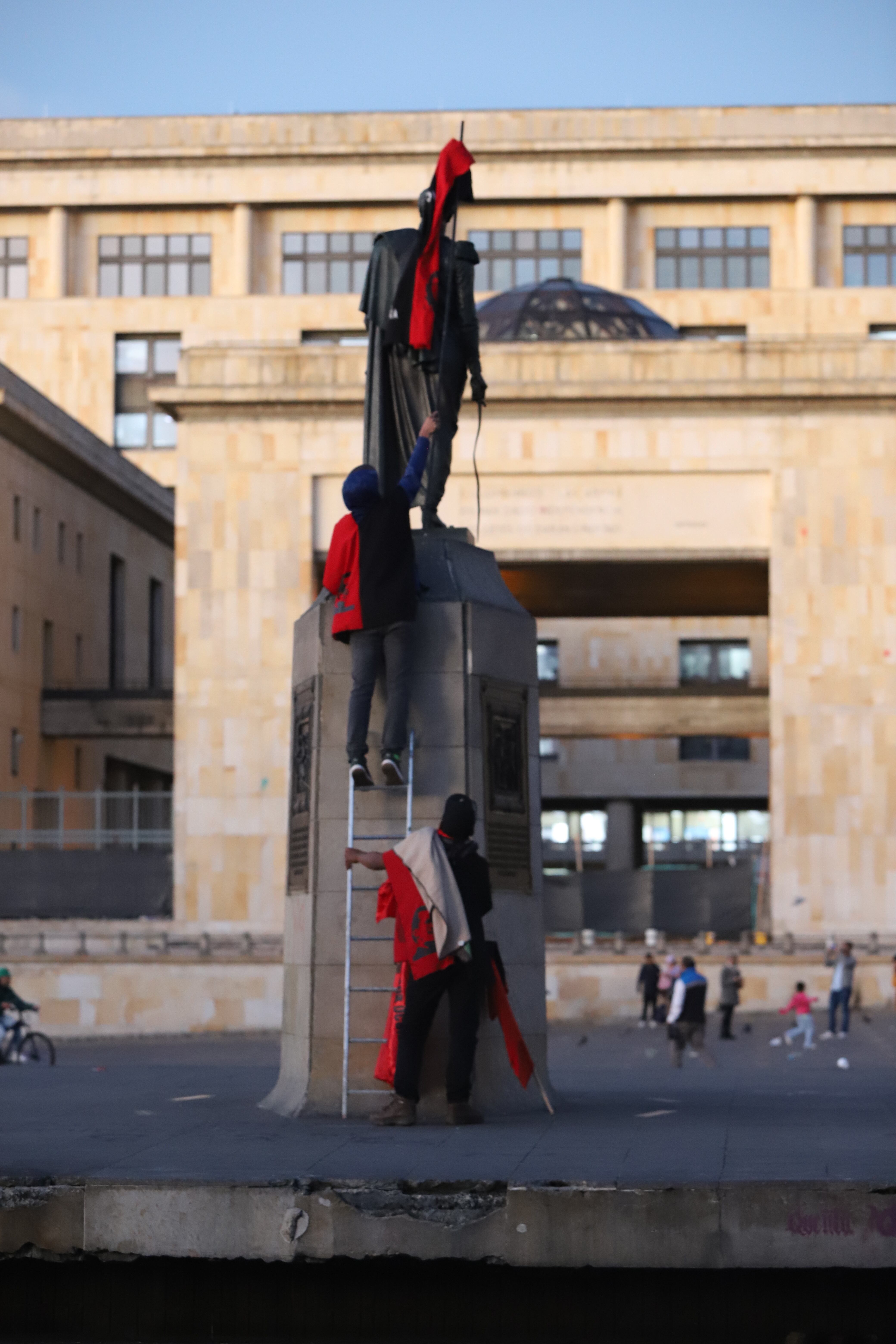 Asoinca intentando ingresar al Congreso de la República