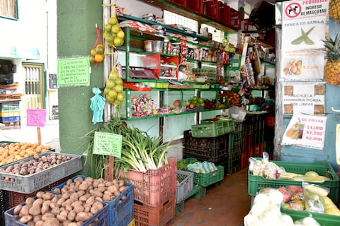 Tienda de barrio.