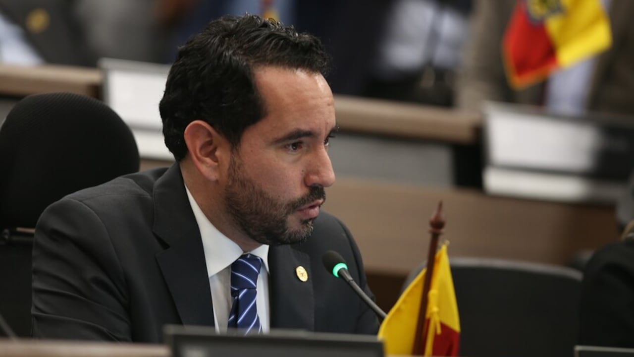 El concejal Rolando González denunció el robo a su apartamento en el norte de Bogotá.