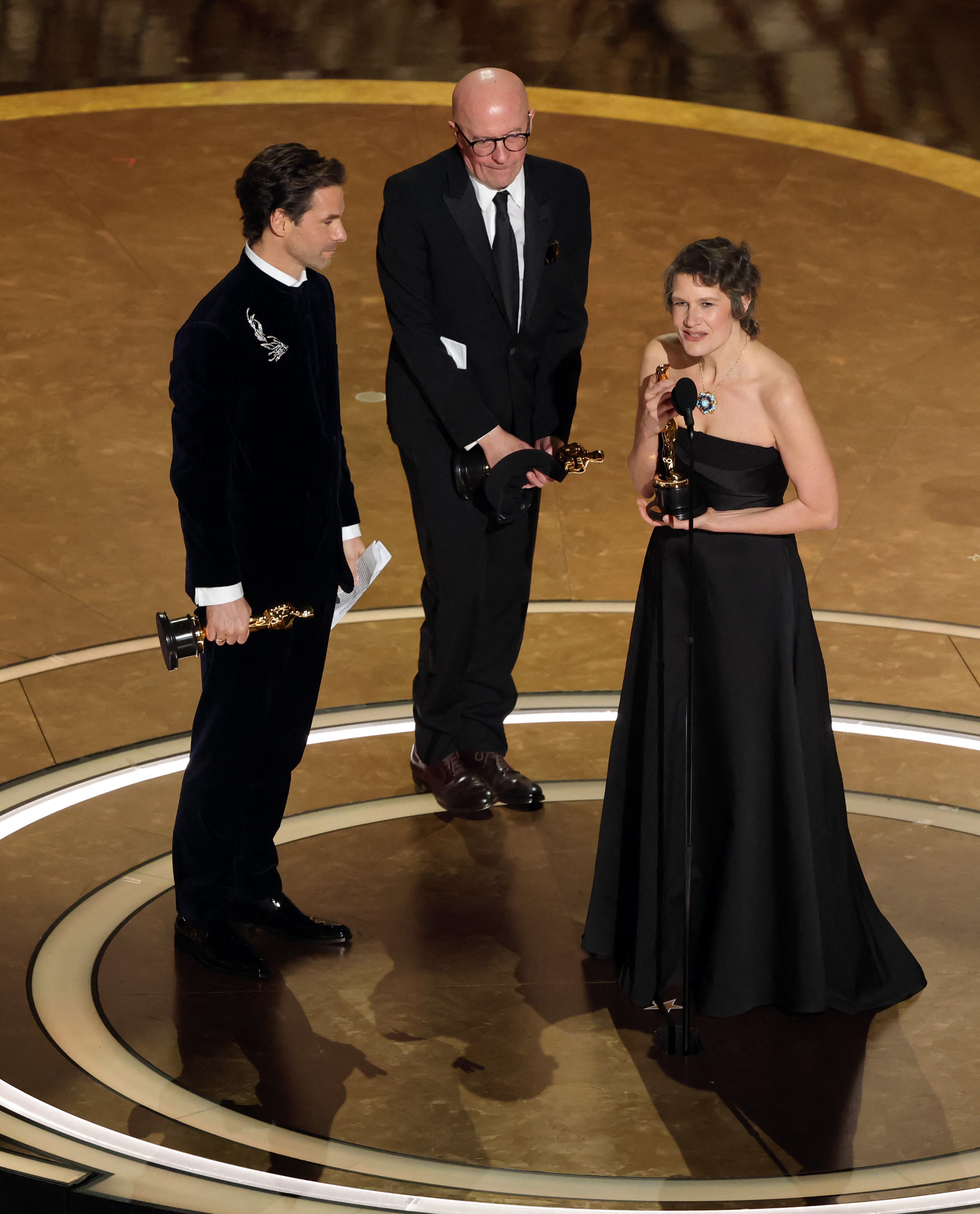 HOLLYWOOD, CALIFORNIA - MARCH 02: (L-R) Cl�ment Ducol, Jacques Audiard and Camille Dalmais accept the Music Original Song award for 'El Mal' in "Emilia P�rez" onstage during the 97th Annual Oscars at Dolby Theatre on March 02, 2025 in Hollywood, California.   Kevin Winter/Getty Images/AFP (Photo by KEVIN WINTER / GETTY IMAGES NORTH AMERICA / Getty Images via AFP)