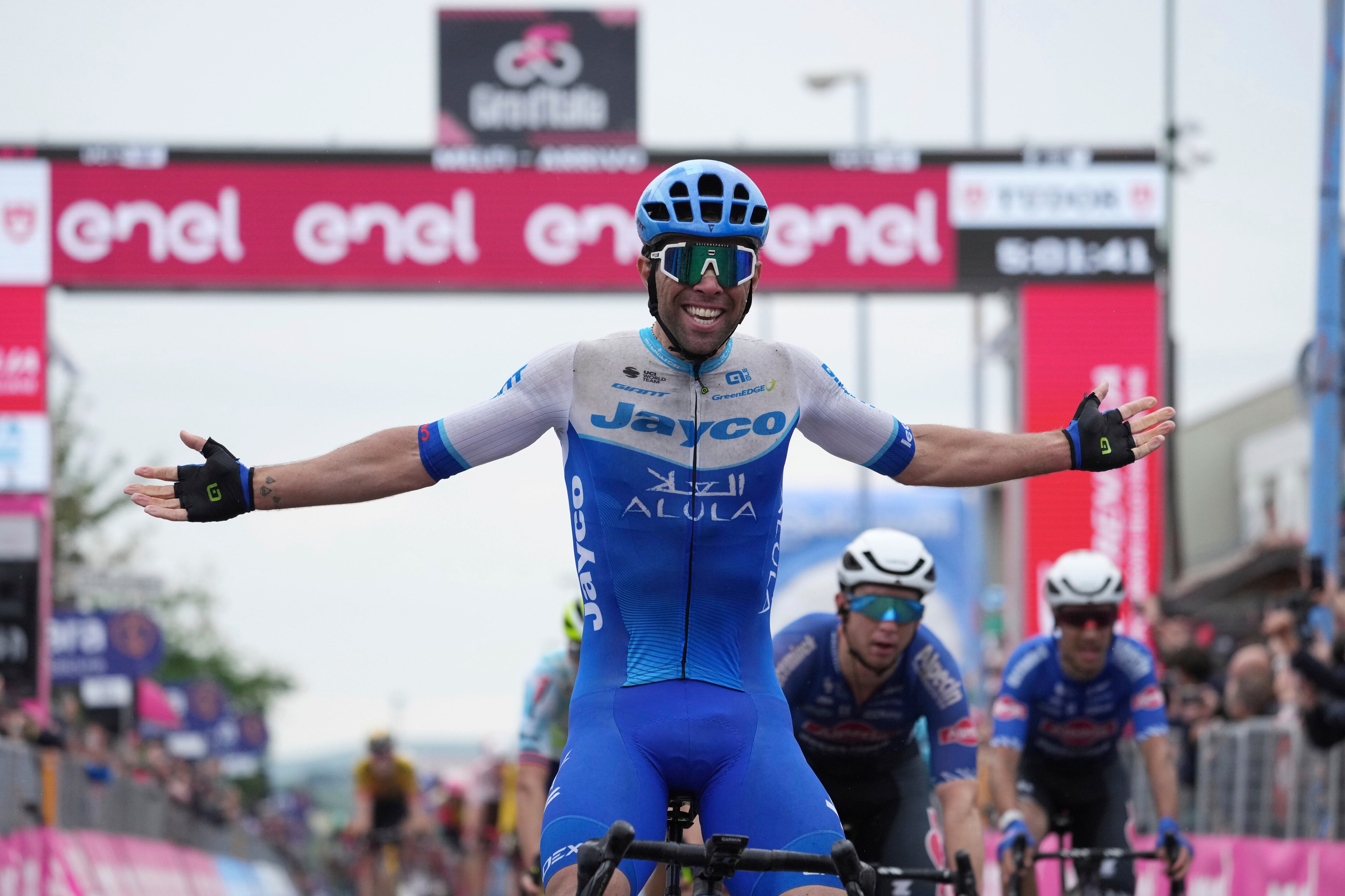 Australia's Michael Matthews crosses the finish line to win the third stage of the Giro d'Italia cycling race from Vasto to Melfi, Italy, Monday, May 8, 2023. (Gian Mattia D'Alberto/LaPresse via AP)