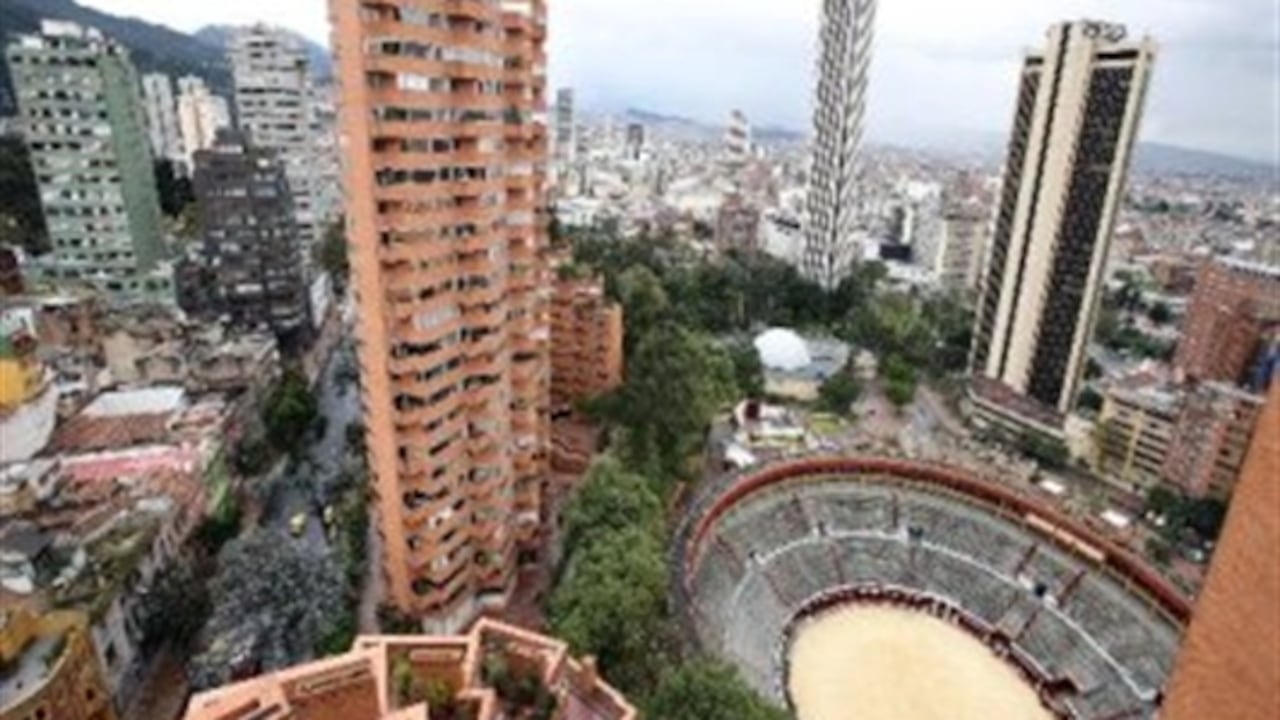 Durante la hora estipulada para el simulacro de evacuación: 11:00 a.m., para efectos que la comunidad esté tranquila y segura, la Policía Nacional dispondrá de un pie de fuerza de tres mil hombres.