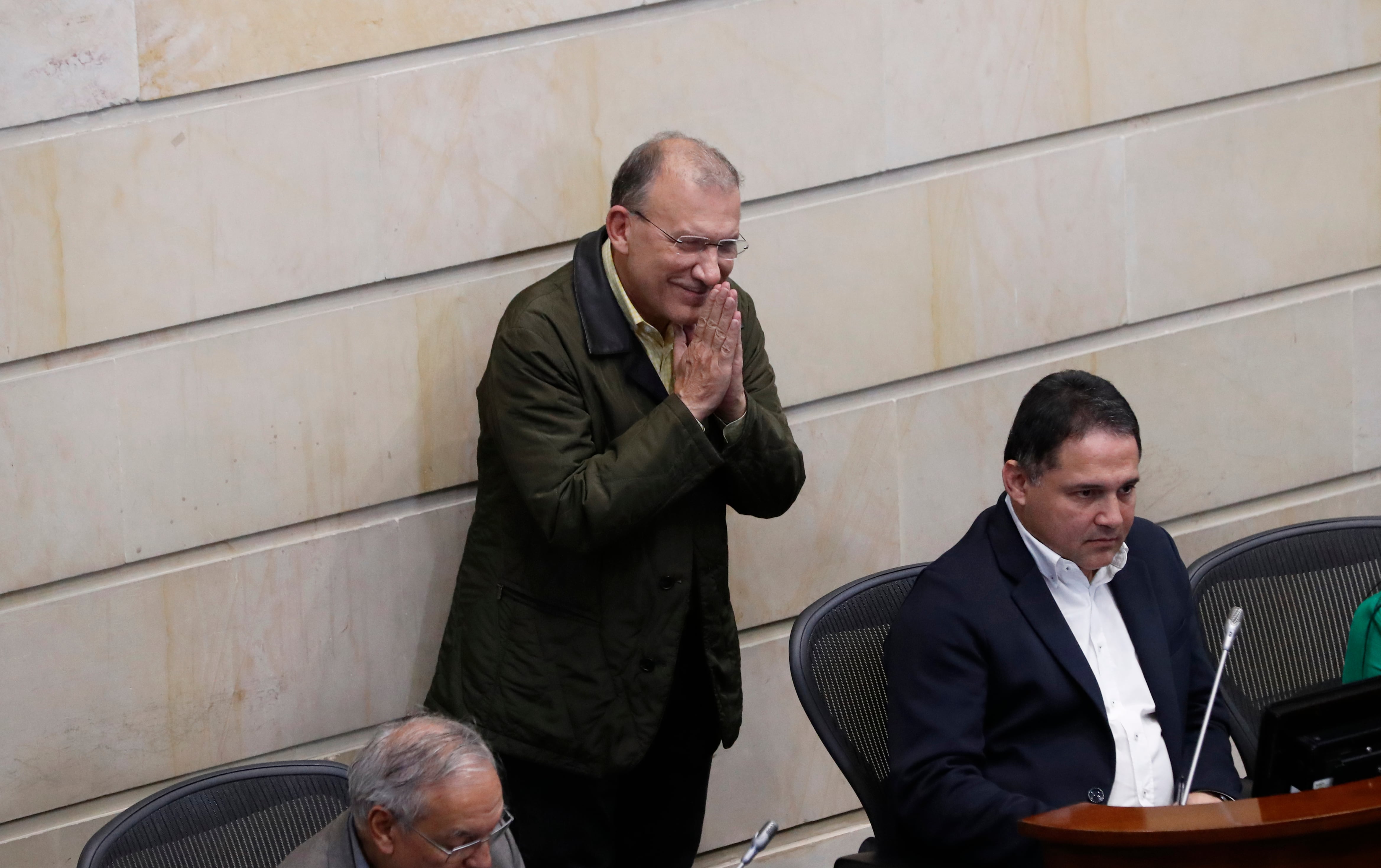 Congresistas saludan al presidente del Senado luego que el Consejo de Estado anulara la elección de Roy Barreras como senador por doble militancia
Bogota mayo 5 del 2023
Foto Guillermo Torres Reina / Semana
