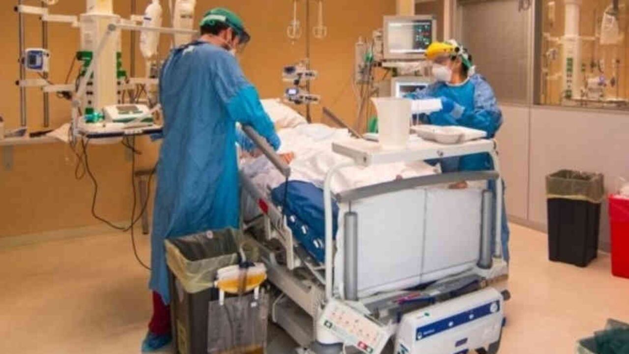 Según la ACSC las declaraciones de Duque y su ministro de Salud, no solo pone en riesgo sus vidas sino que además al ser “inespecíficas”, producen “desconfianza de la comunidad con el ejercicio médico”.