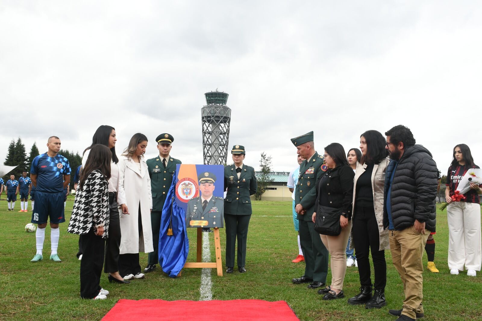 Homenaje de los familiares al coronel David Carvajal.