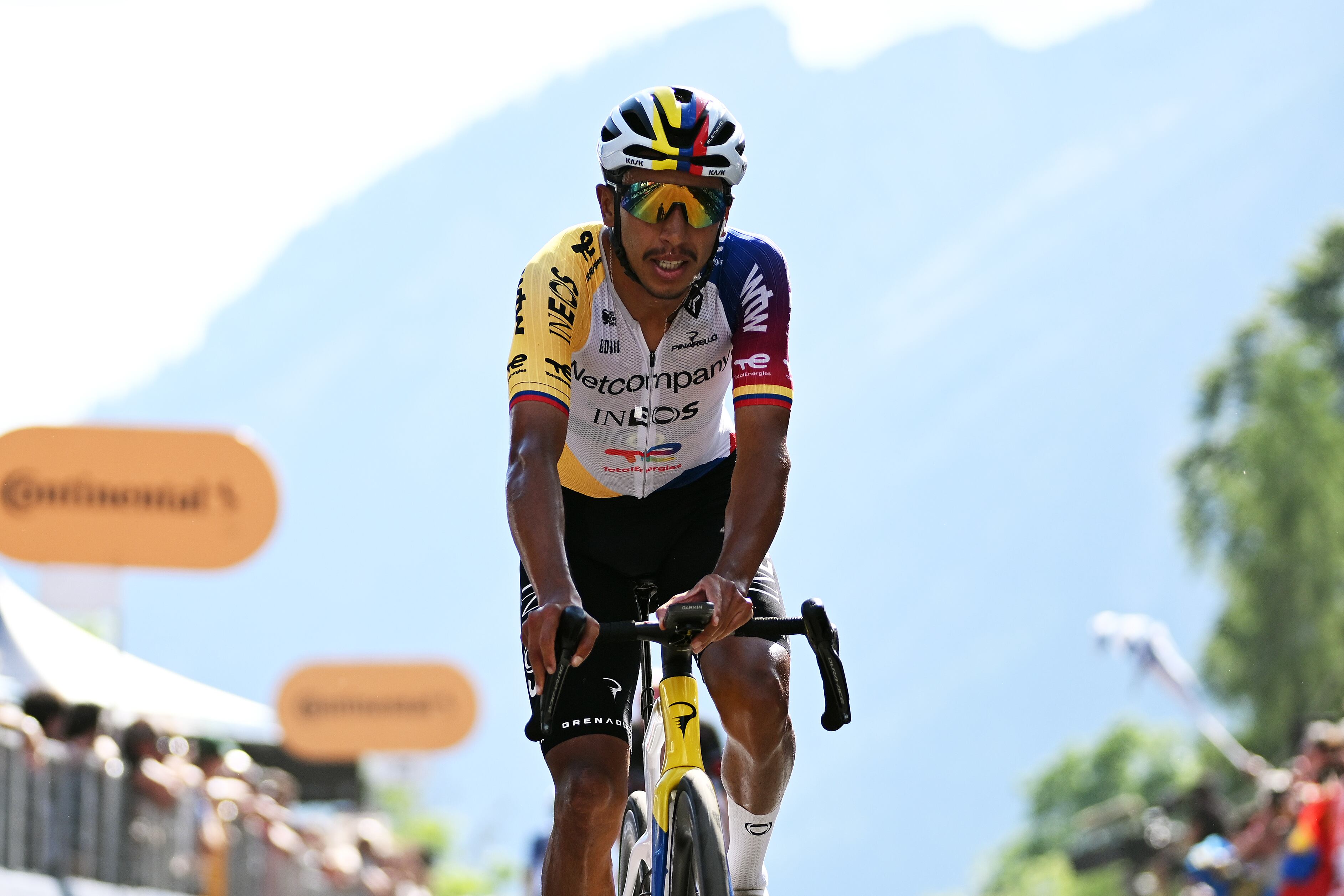 Egan Bernal aparece como una de las principales opciones de Ineos para reemplazar a Oscar Onley en el Tour de Francia 2026.