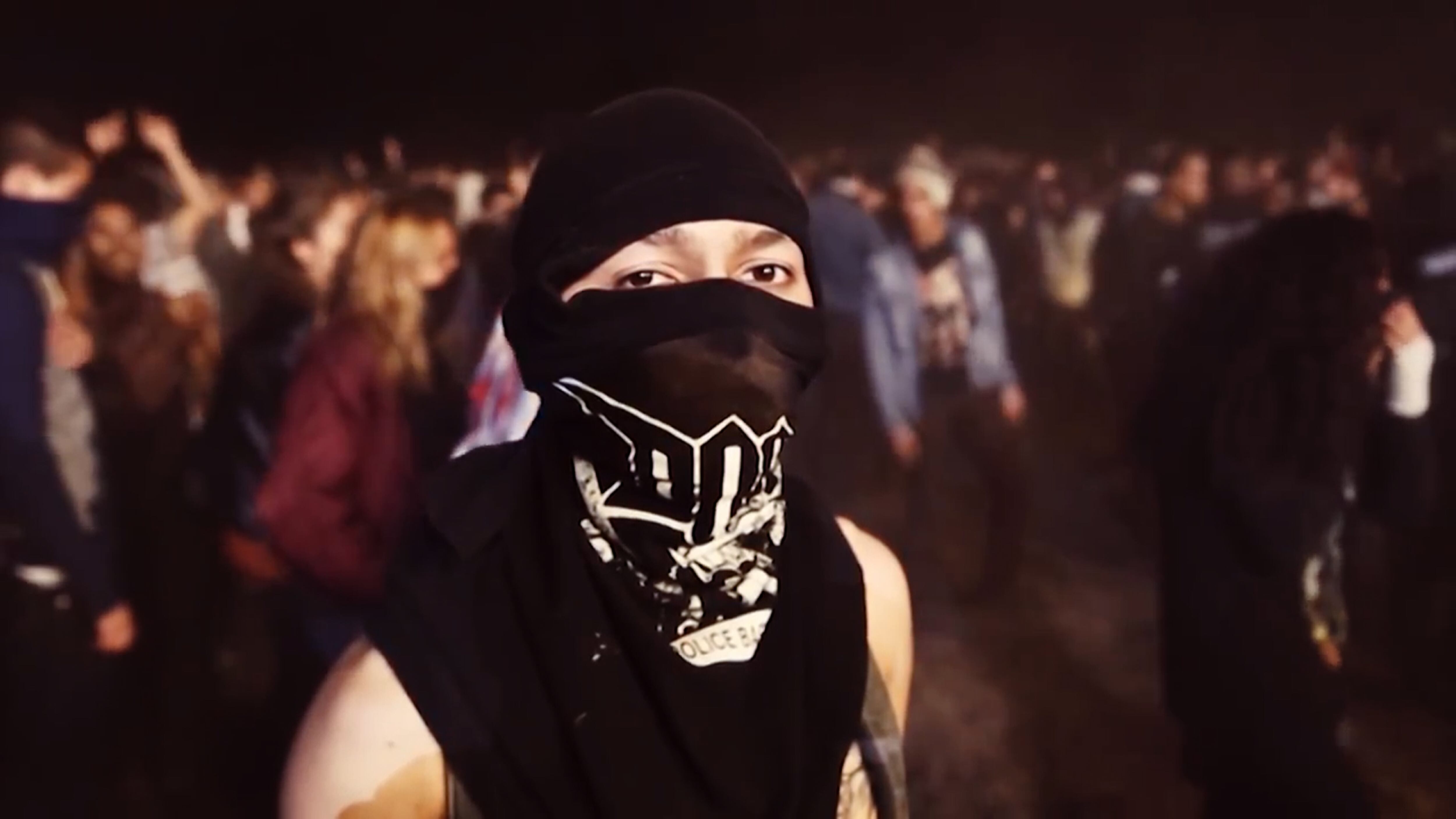 'El mañana es un palacio de agua';
'La jungla te conoce mejor que tú mismo'; 'nuestro canto a la guerra'.