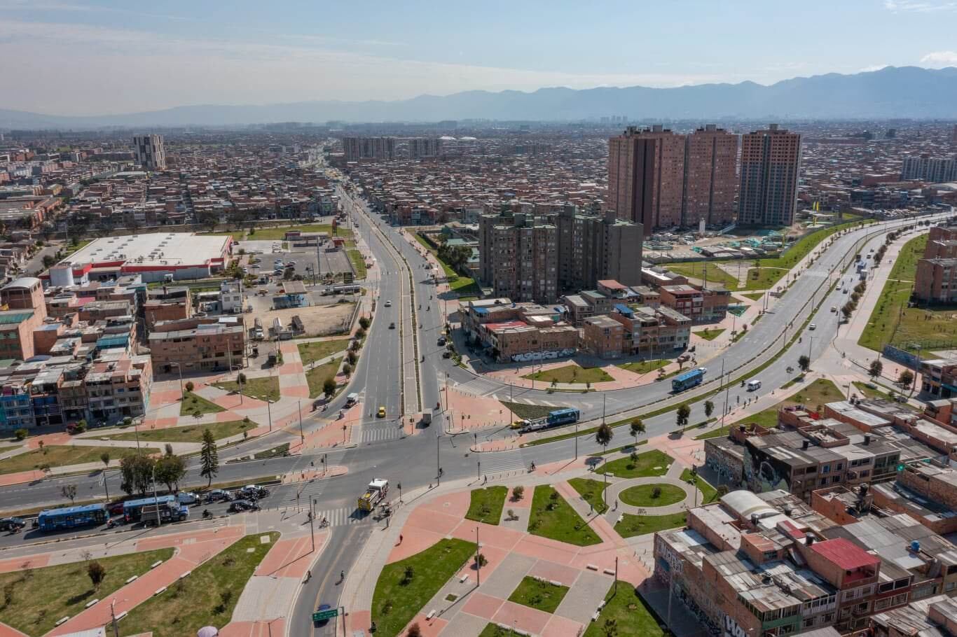 La Avenida Guayacanes, que tendrá una
extensión de 12,2 km de recorrido, optimizará y descongestionará la movilidad del suroccidente de la capital