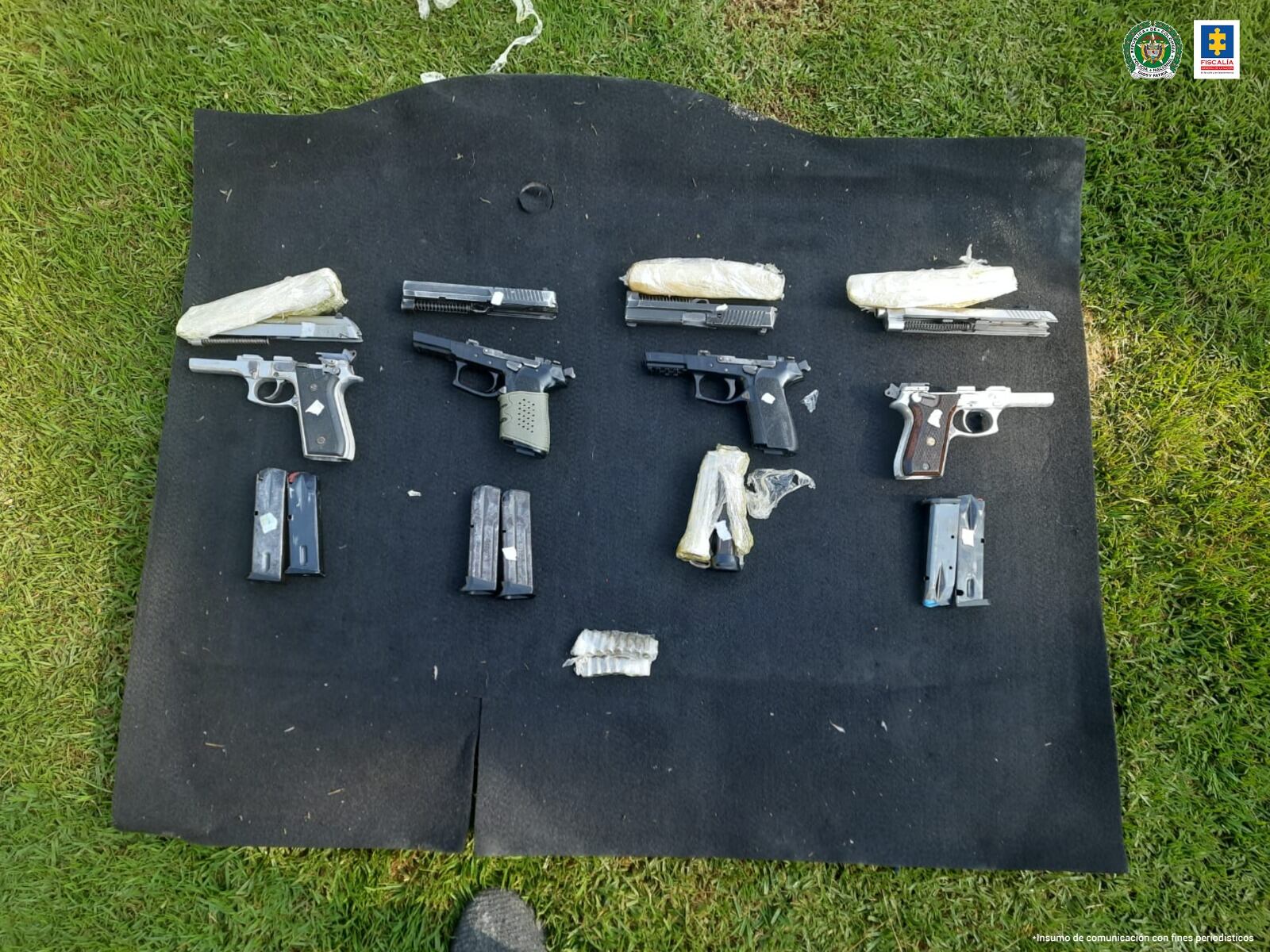 Una de las pistolas encontradas perteneció y le fue hurtada al patrullero Jorge Alexander Riveros Patiño, quien fue asesinado durante un ataque del ELN en contra de un grupo de la Policía Nacional y del Ejército Nacional que acompañaba a una comisión que trasladaba varias tarjetas electorales.