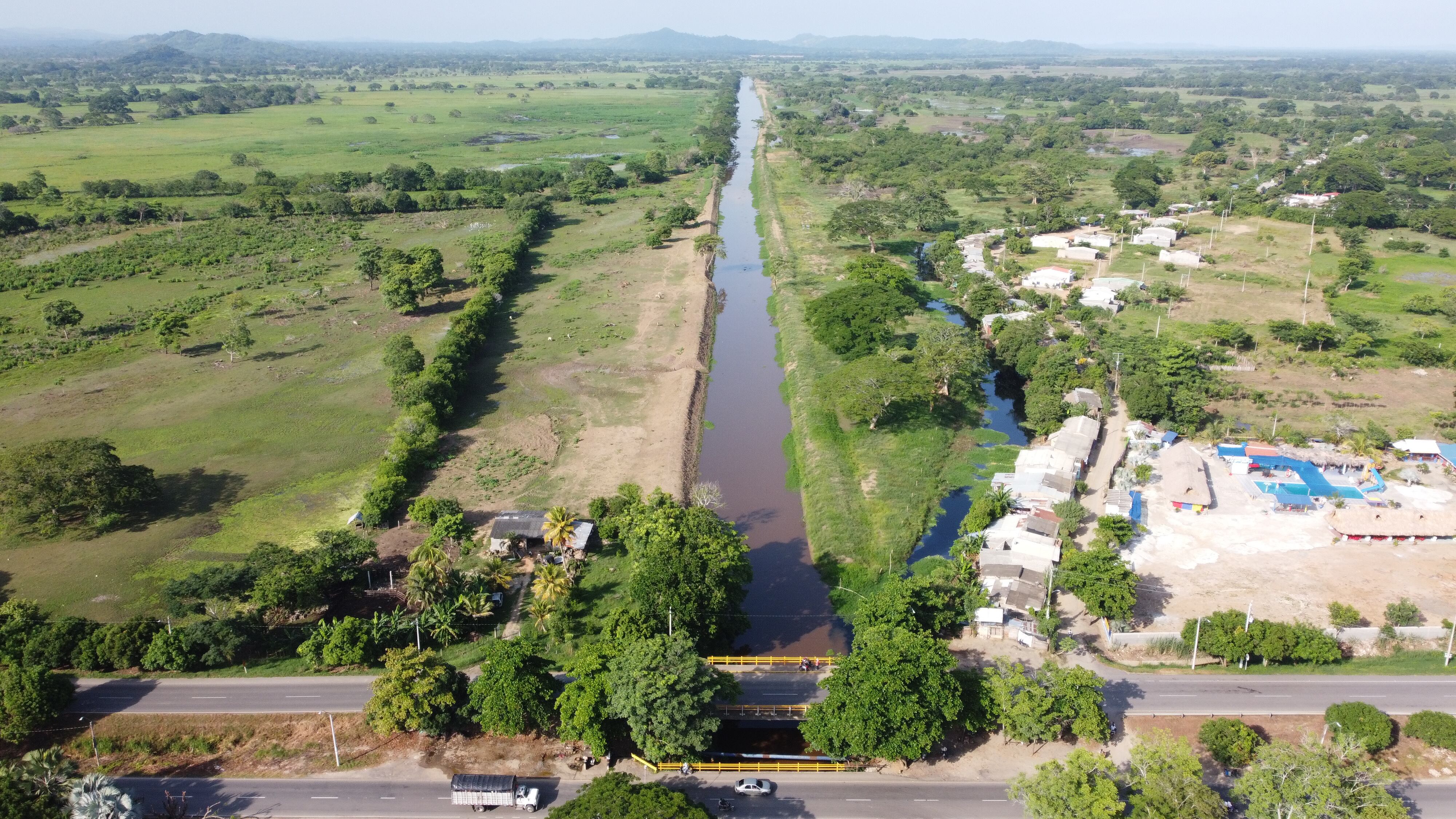 La CVS ejecutó una de las intervenciones más ambiciosas en conectividad hidrológica de la región: la recuperación de 8.600 metros lineales del caño Aguas Prietas en zona rural de Ciénaga de Oro y San Carlos.