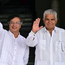 Gustavo Petro, presidente de Colombia, junto a su homólogo panameño, José Raúl Mulino