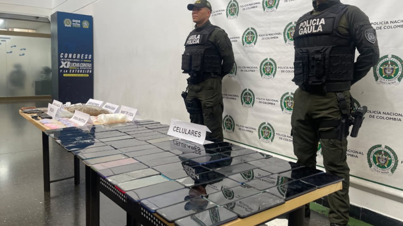 Celulares hallados en cárceles del Valle de Aburrá.