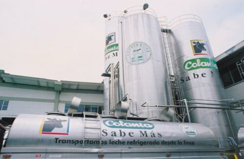 El Norte de Antioquia ha sido tradicionalmente conservador. Pero en las elecciones de 2002 ese partido no tuvo listas a Senado en Antioquia. La fuerza emergente que capitalizó ese dominio fue Equipo Colombia. En las elecciones de 2006 se mantuvo la tendencia. Detrás de este triunfo en la región estuvo indudablemente la Cooperativa de Lácteos de Antioquia (Colanta), que tiene una extensa red de producción, procesamiento y distribución de leche en la zona, lo que la convierte en un sustento económico para la región. La investigación asegura que ha sabido cosechar políticamente su influencia económica. 