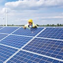 Los bloqueos y la baja dinámica en el desarrollo de las energías renovables son factores críticos en el sector. El fenómeno de El Niño está afectando los precios en bolsa, que se encuentran disparados.