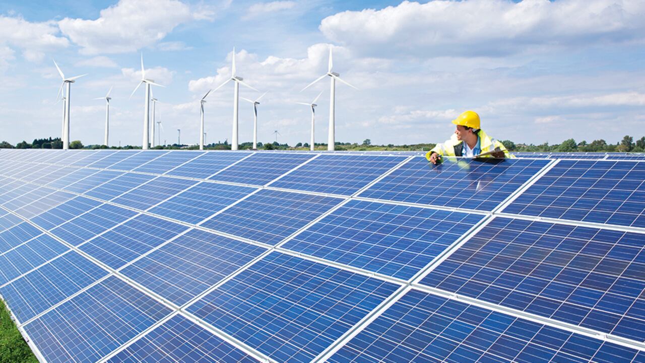 Los bloqueos y la baja dinámica en el desarrollo de las energías renovables son factores críticos en el sector. El fenómeno de El Niño está afectando los precios en bolsa, que se encuentran disparados.