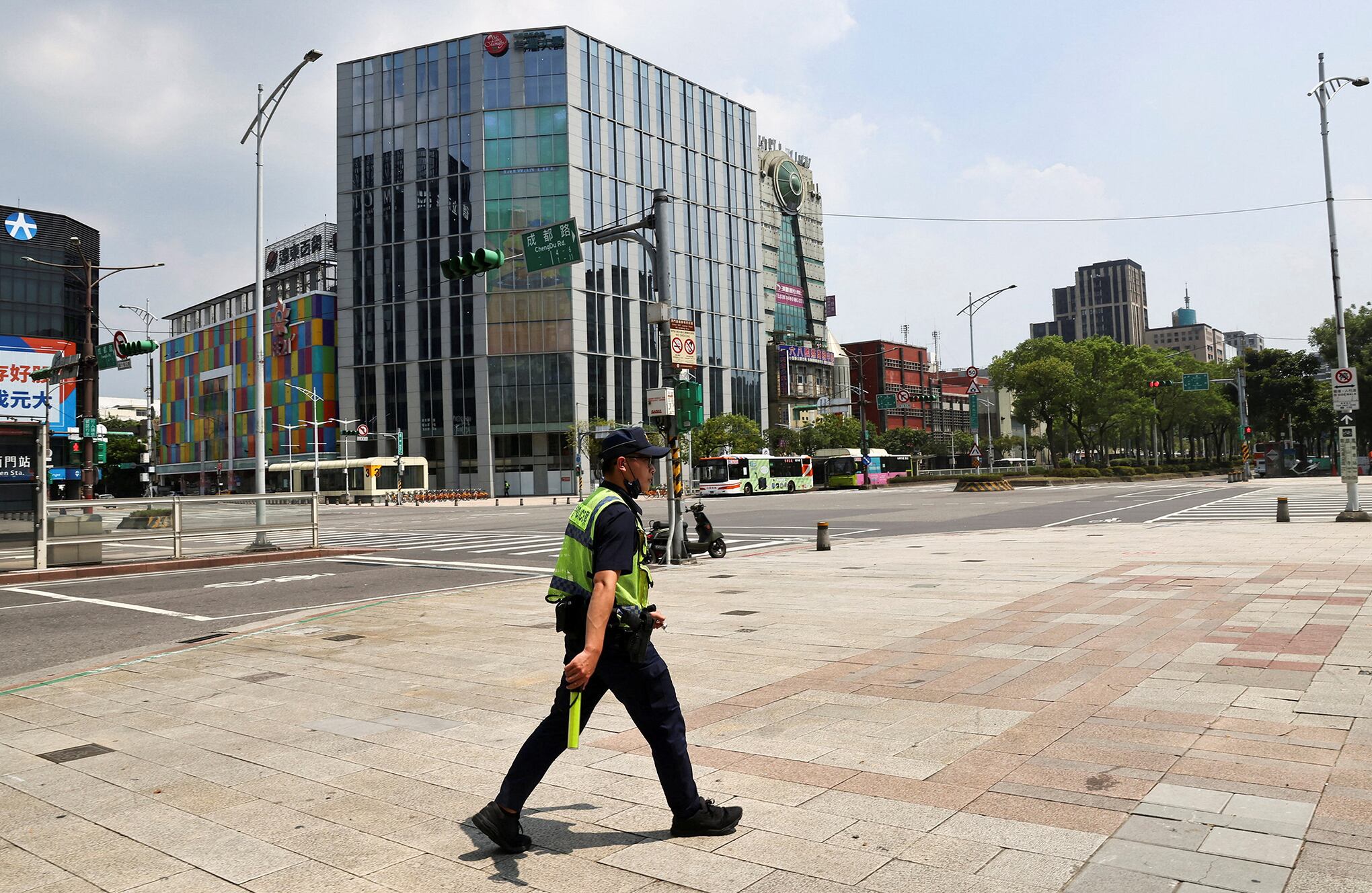 En imágenes : Taiwán realiza simulacro de ataque aéreo en medio de tensión con China