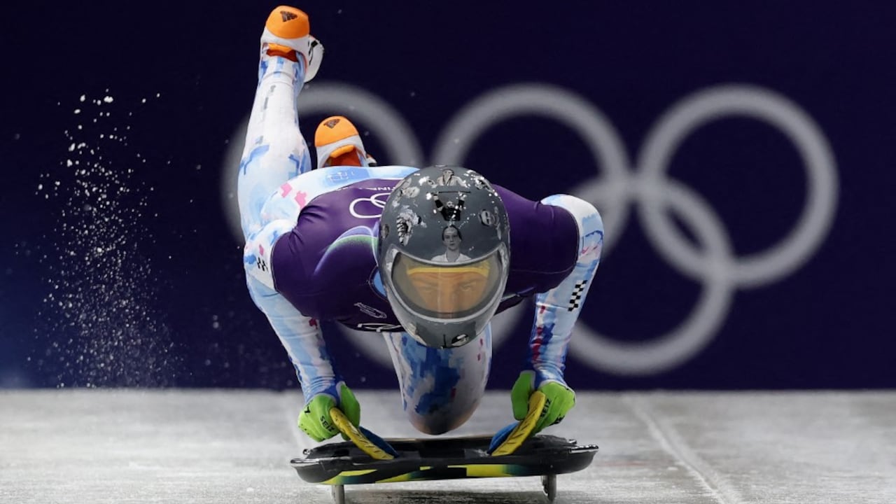 Al atleta ucraniano Vladyslav Heraskevych se le prohibió participar en los Juegos Olímpicos de Invierno después de usar repetidamente un casco que mostraba imágenes de atletas que murieron durante la invasión rusa de Ucrania. Vladyslav Heraskevych, del equipo de Ucrania, participa durante el entrenamiento masculino Heat 5 el quinto día de los Juegos Olímpicos de Invierno Milano Cortina 2026 en Cortina Sliding Center el 11 de febrero de 2026 en Cortina d'Ampezzo, Italia