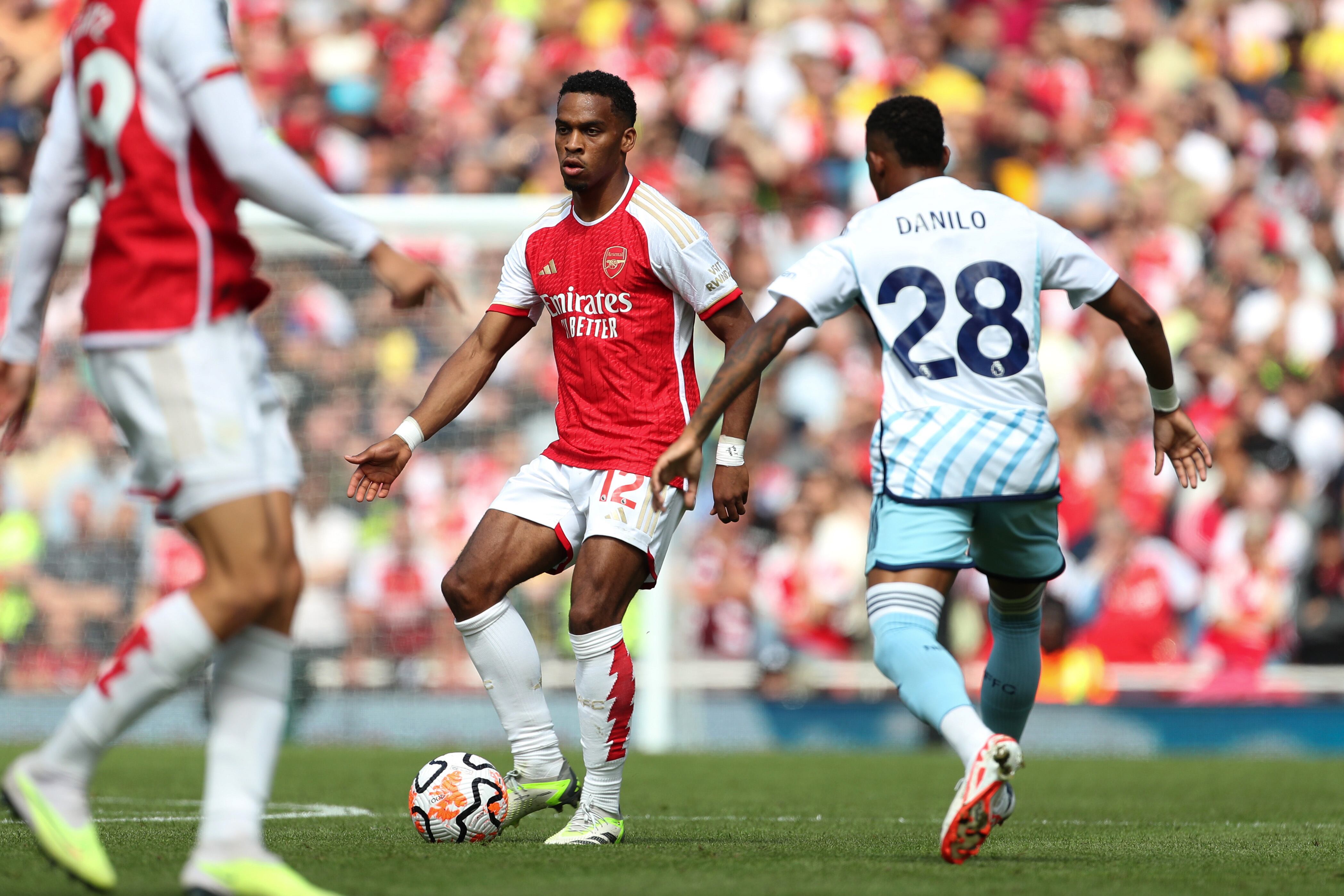 Jurrien Timber llega al Arsenal desde el Ajax.