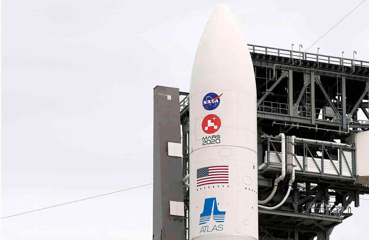 Un cohete United Launch Alliance Atlas V está listo para su lanzamiento en la plataforma 41 en la Estación de la Fuerza Aérea de Cabo Cañaveral el miércoles 29 de julio de 2020, en Cabo Cañaveral, Florida. La misión enviará al rover a Marte llamado Perseverance, para estudiar el planeta rojo. Foto:John Raoux / AP  