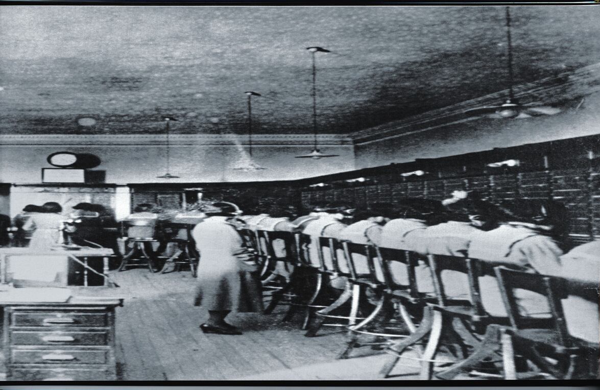 En esa época, las operarias tenían turnos para poder trabajar las 24 horas del día.