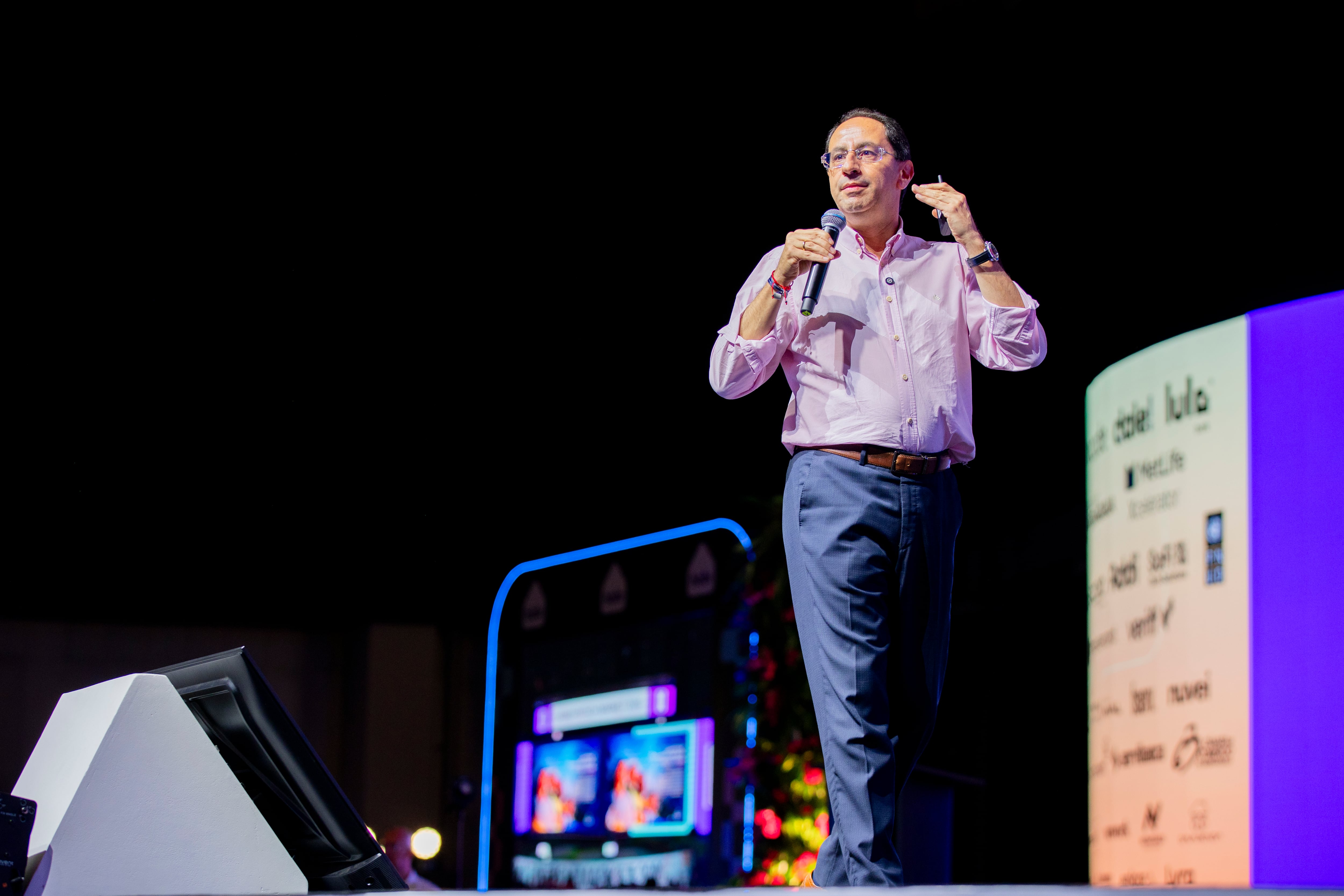 El vicepresidente José Manuel Restrepo enfatizó durante el Latam Fintech 2026 que el Gobierno no considera al sector productivo como una "vaca lechera" ni busca satanizarlo.