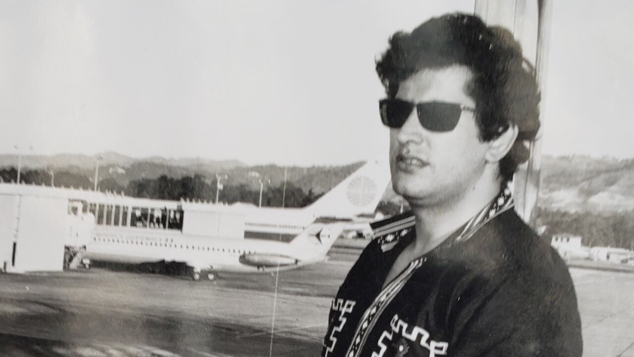 En los años 80 dejó la actuación por la dirección, luego de aparecer en producciones como María, La mala hora y Caminos de Gloria.