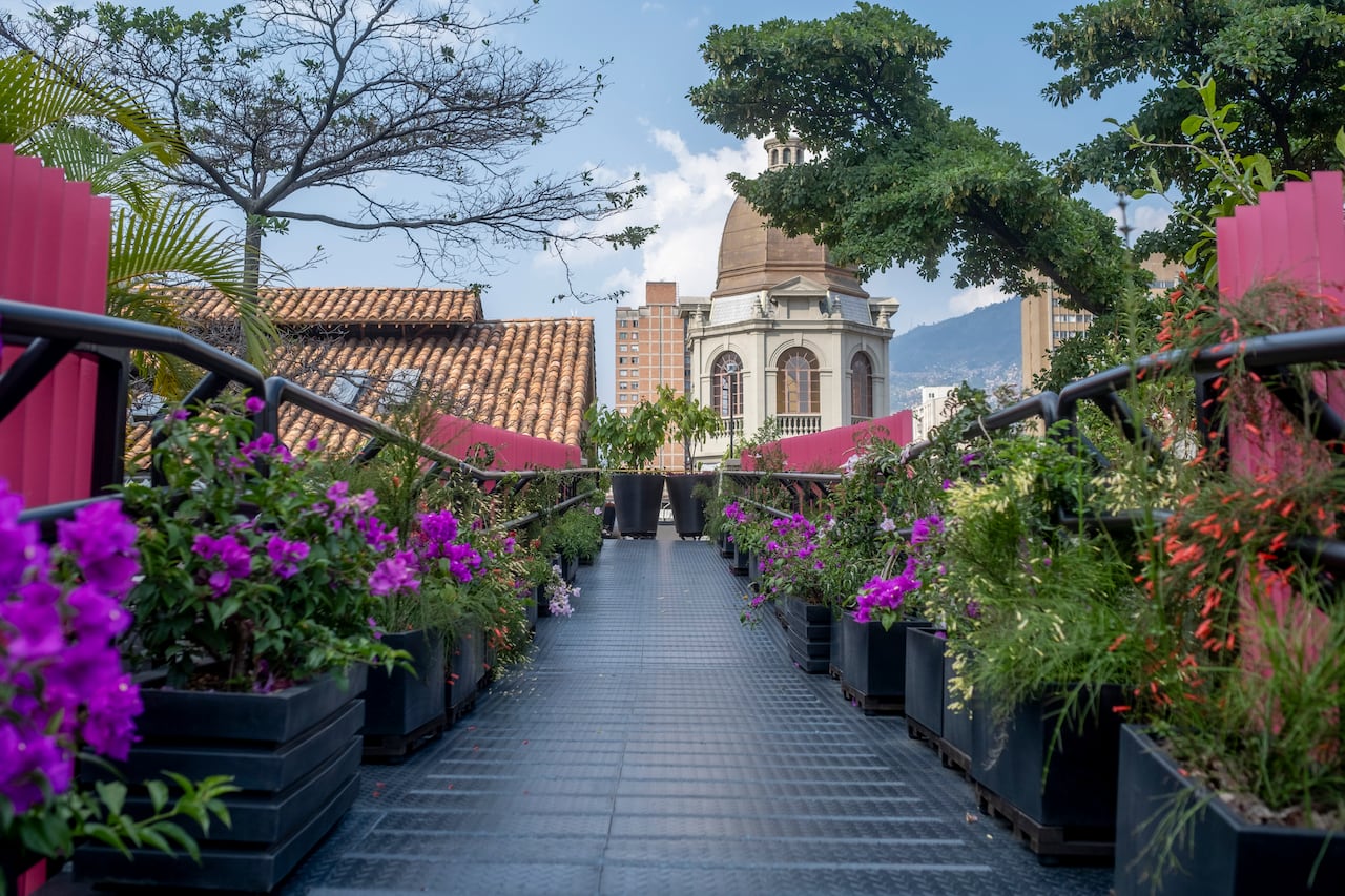 Puente que conecta con el edificio San Ignacio.